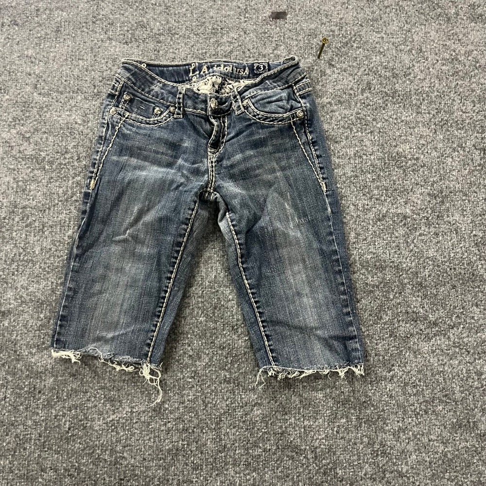 L.A. Idol Denim Shorts Womens Size 3 Blue Embellished Thick Stitch Capri Raw Hem